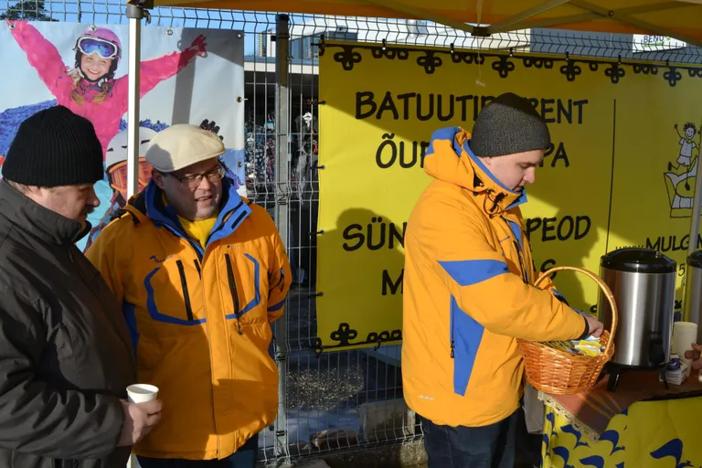 Viljandi linnapea Madis Timpsoniga (valge mütsiga) soovitakse vestelda peamiselt libedusest.