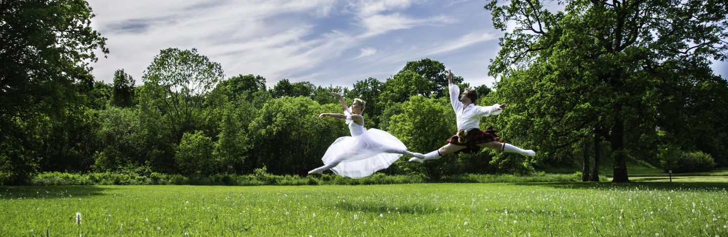 Balletistuudio tantsijad viisid imelise tantsukunsti Rakvere kaunitesse paikadesse.