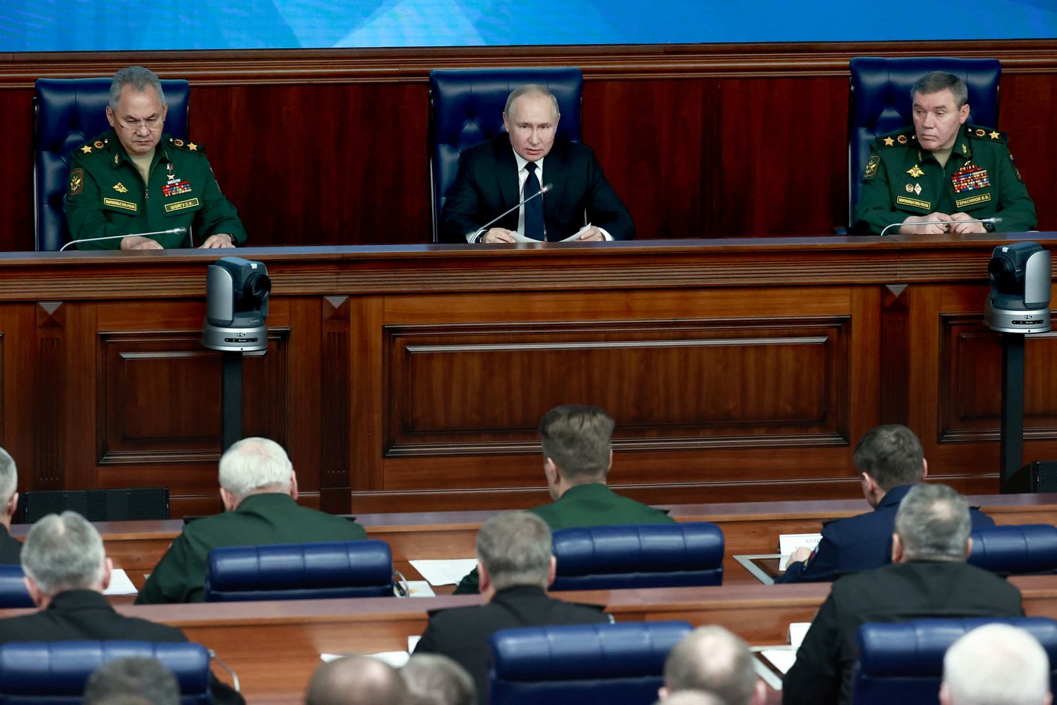 Venemaa president Vladimir Putin, kaitseminister Sergei Šoigu ja Venemaa relvajõudude peastaabi ülem Valeri Gerassimov kaitseministeeriumi juhatuse aastakoosolekul 21. detsembril 2022 Moskvas.