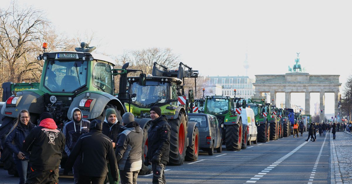 VIDEO ⟩ Saksa põllumehed blokeerisid mitmel pool riigis maanteid