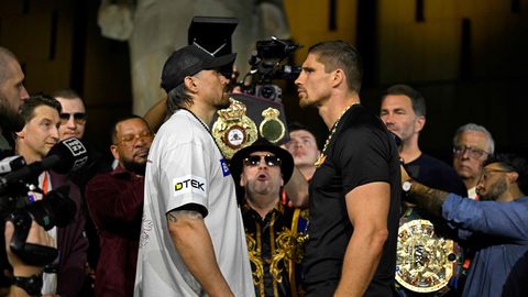 Усик нокаутировал Верхувена и защитил титул WBC