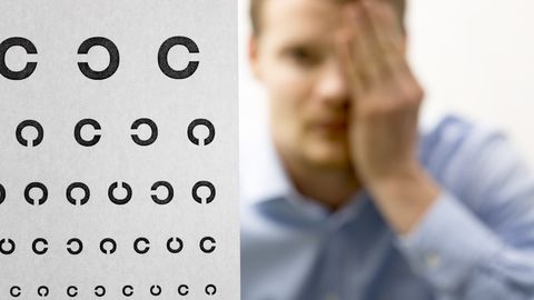 Diabeetiline retinopaatia tekitab silmanägemise halvenemist ning ravimata jätmisel ka pimedust. Diabeetiline retinopaatia tekitab silmanägemise halvenemist ning ravimata jätmisel ka pimedust.