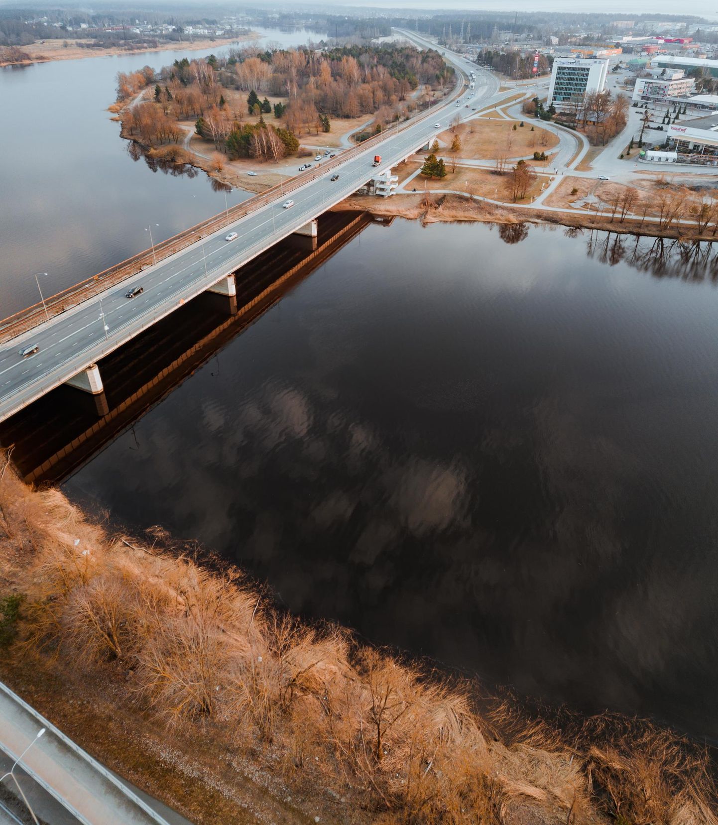 Kaasavast eelarvest on toetatud näiteks Pärnu jõe tervisepargi ehitust.