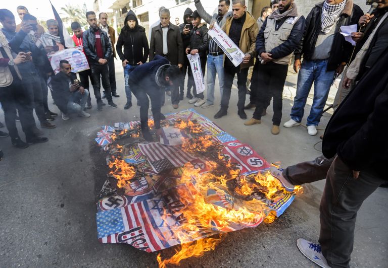 USA esitatud Lähis-Ida rahuplaani vastased protestid Gaza linnas.