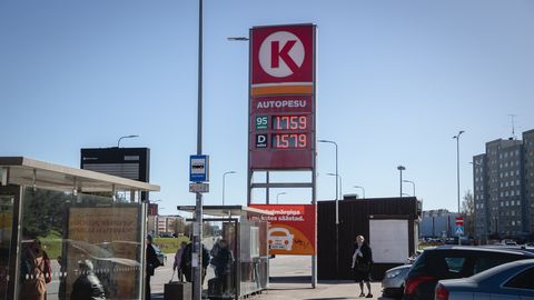 На цент дешевле: цена на бензин упала даже в Эстонии