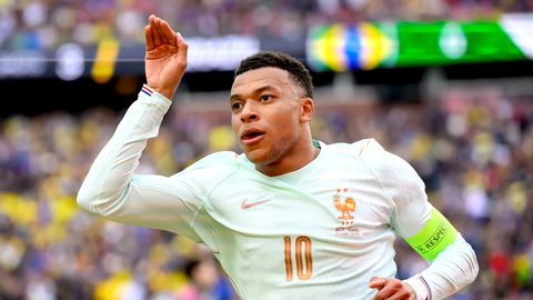 Mbapē sper soli tuvāk rekordam – Francija uzveic Brazīliju