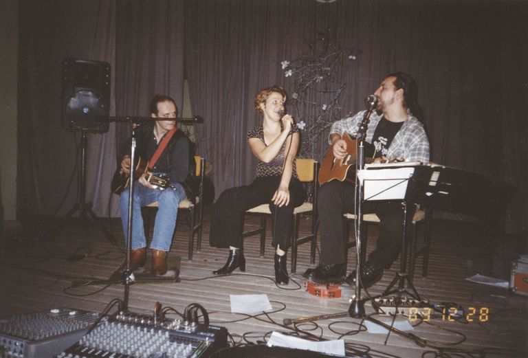 MUSTJALA AASTALÕPUPIDU 2003. Pillimehed Clint ja Sullivan kutsusid Monika lavale endaga koos laulma.