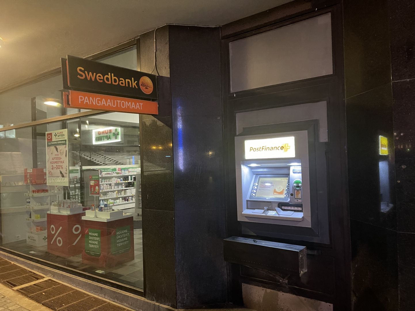 Swedbanki sularahaautomaat Vabaduse väljakul