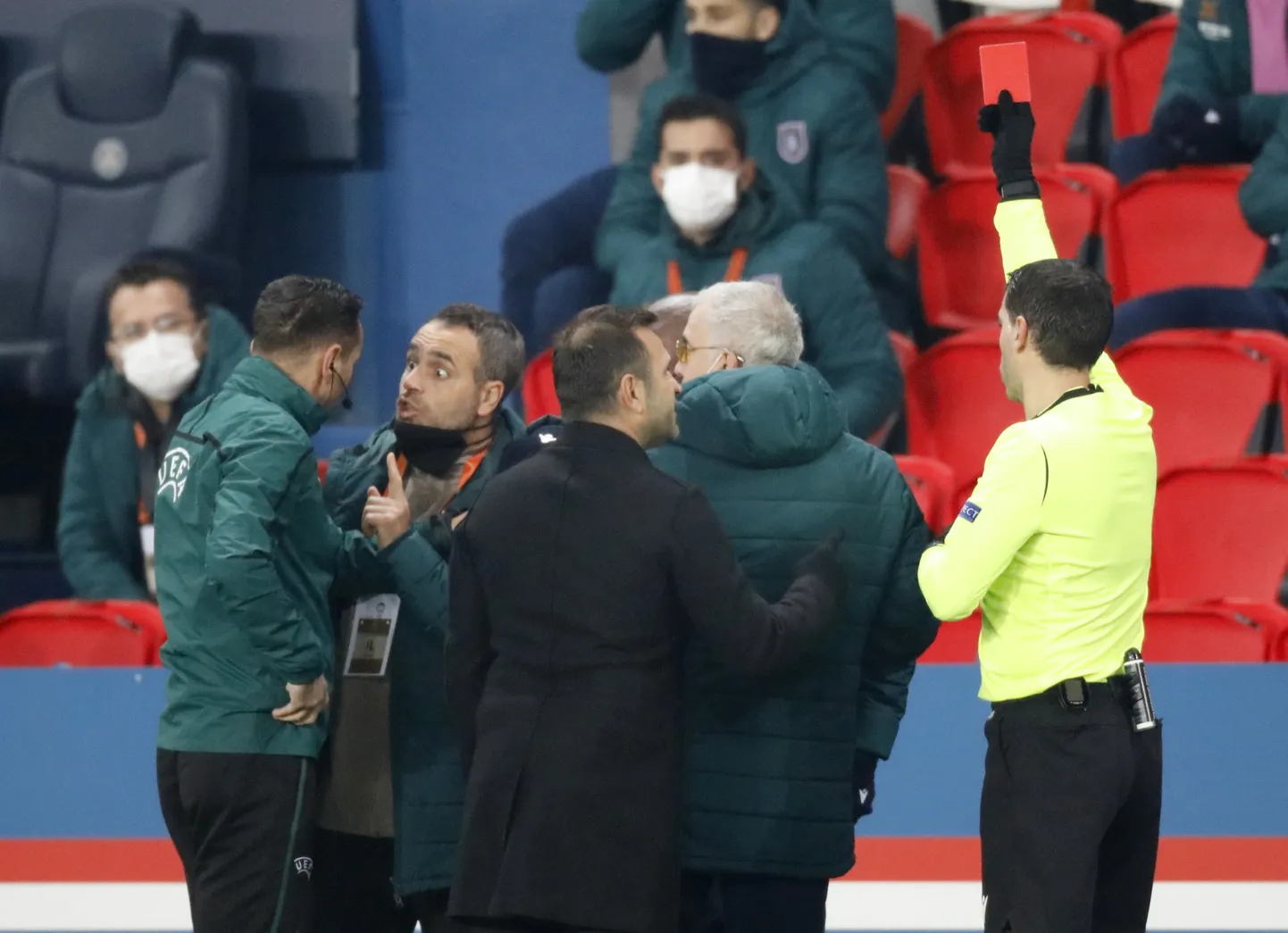 Ovidiu Haţegani näidatud punane kaart algatas paraja tohuvabohu.