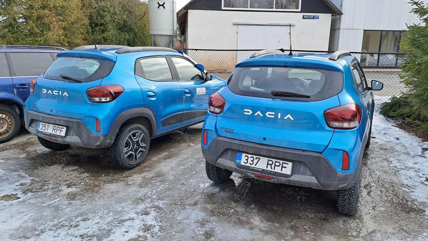 Uued Dacia Springid on Nöörimaa tugikodu hästi teeninud, ent paar muret on nendega olnud. Osal autodel ei töötanud klaasipuhastid ja ka laadimise luuk kipub külmaga tõrkuma.