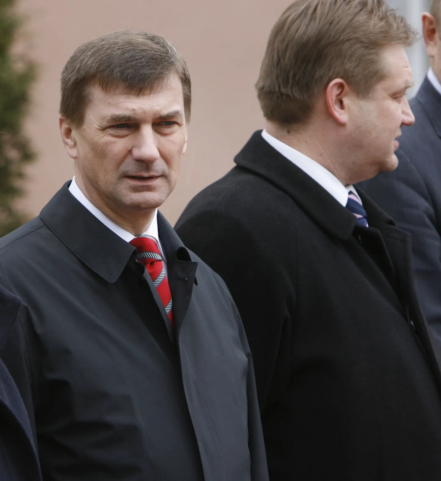 Peaminister Andrus Ansip ja rahandusminister Ivari Padar läksid sõnelesid täna juba avalikult.
