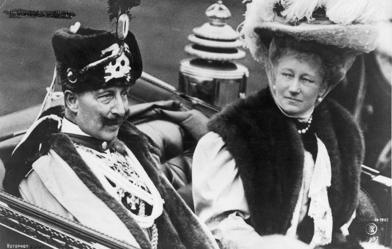 Saksa keiser Wilhelm II ja ta naine, keisrinna Augusta Victoria 1907. aastal