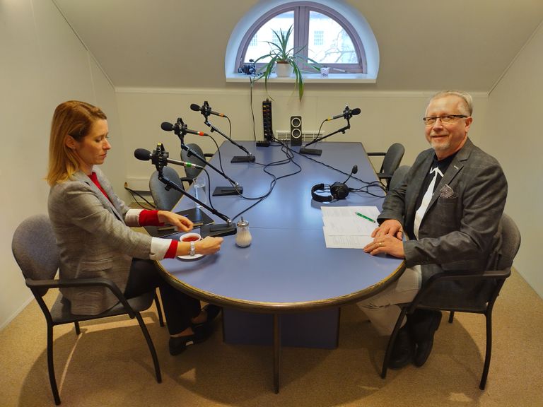 Kaja Kallas ja Tõnis Kipper, 8. november 2022 Kuressaare Kadi raadio.