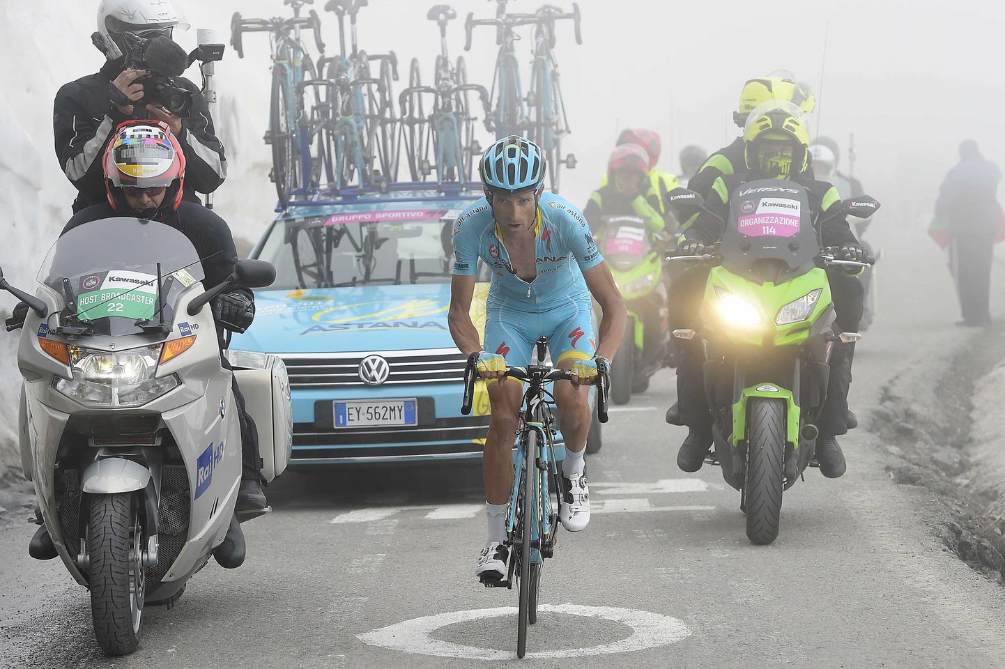 Michele Scarponi 2016. aasta Giro d'Italial, kus ta aitas koos Tanel Kangertiga Astana liidri Vincenzo Nibali üldvõitjaks.