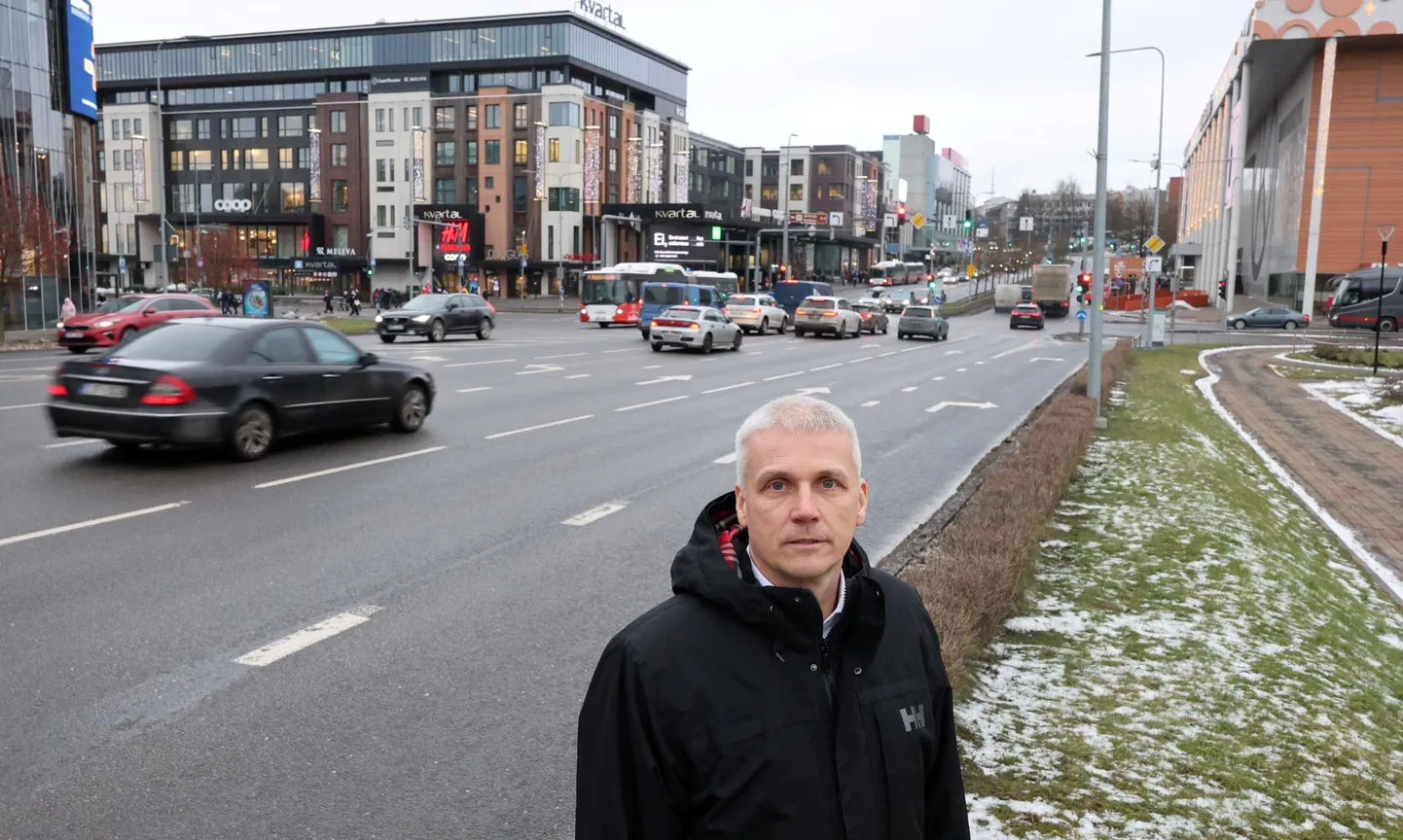 Tartu abilinnapea Raimond Tamm nentis, et suure liiklusega Turu-Riia ristmikule pole seni head lahendust leitud ning sellepärast pole sellega praegu ka ühtegi tööplaani.
