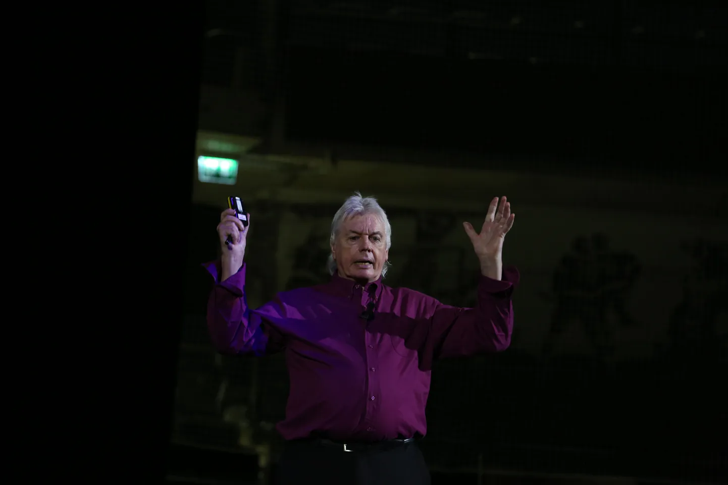 David Icke'i loeng Tondiraba jäähallis