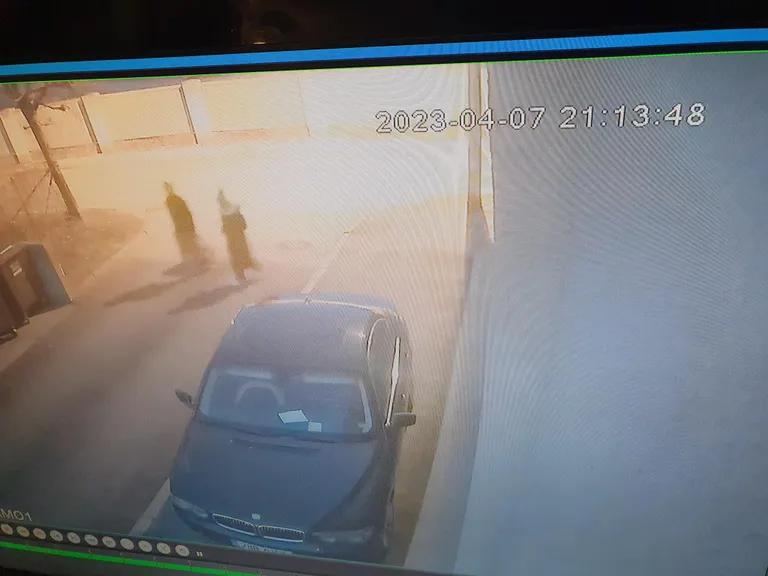 Kahtlusalused jäid vähemasti kaamerapildile Tallinnas Kristiina tänaval, Uue-Maailma asumis. Antud isikud kõndisid mööda Kristiina tänavat ja kohvri jätsid Luha 19 KÜ prügikastide juurde, mis jääb Kristiina 16 aadressi ette.