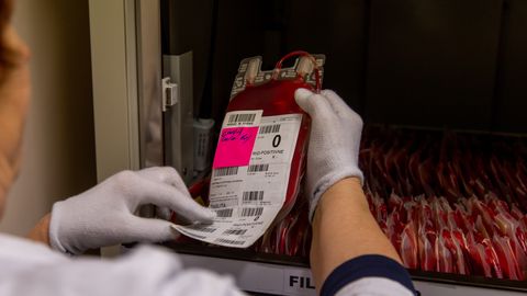 0 reesusnegatiivse veregrupiga doonoritele üleskutse vere loovutamiseks on pidevalt aktiivne. 0 reesusnegatiivse veregrupiga doonoritele üleskutse vere loovutamiseks on pidevalt aktiivne.
