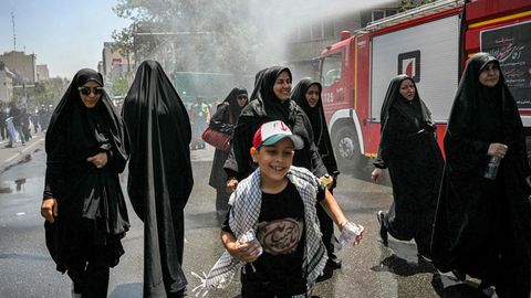 Iraani uus juht puudus, kui teised pojad avaldasid Khameneile austust