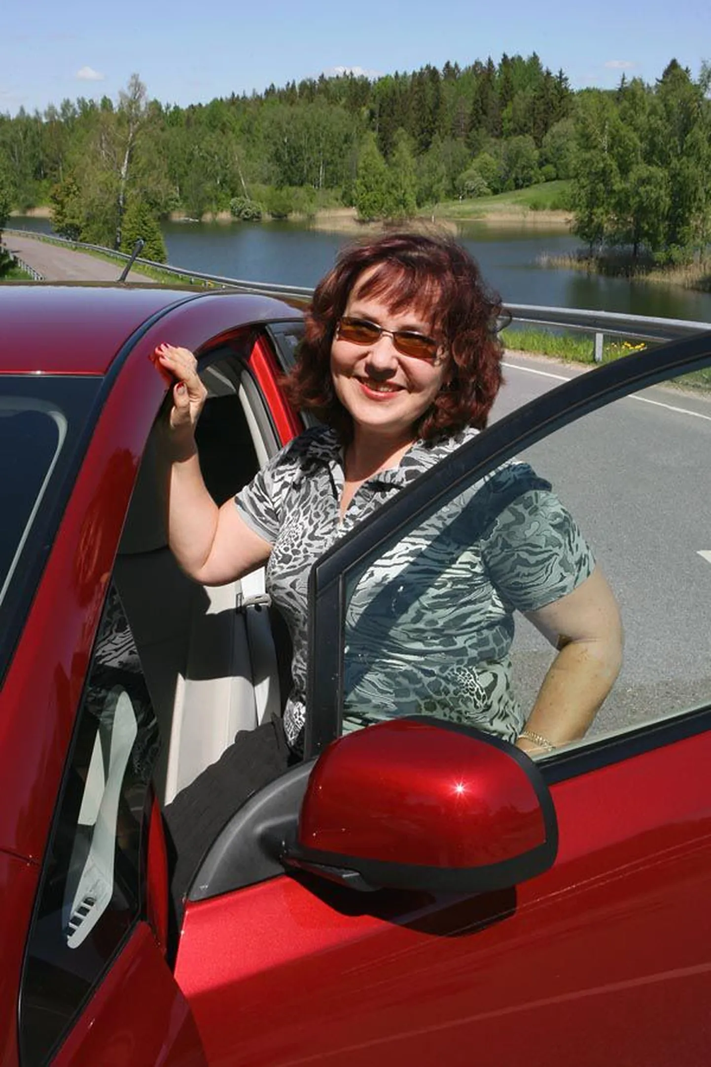 Viljandimaalt osales uuringus teiste seas Aili Kangro, kes soetas riikliku toetuse abiga elektriauto Nissan Leaf mullu 11. mail ja oli eilseks rõõmsalt läbinud 22 875 kilomeetrit.