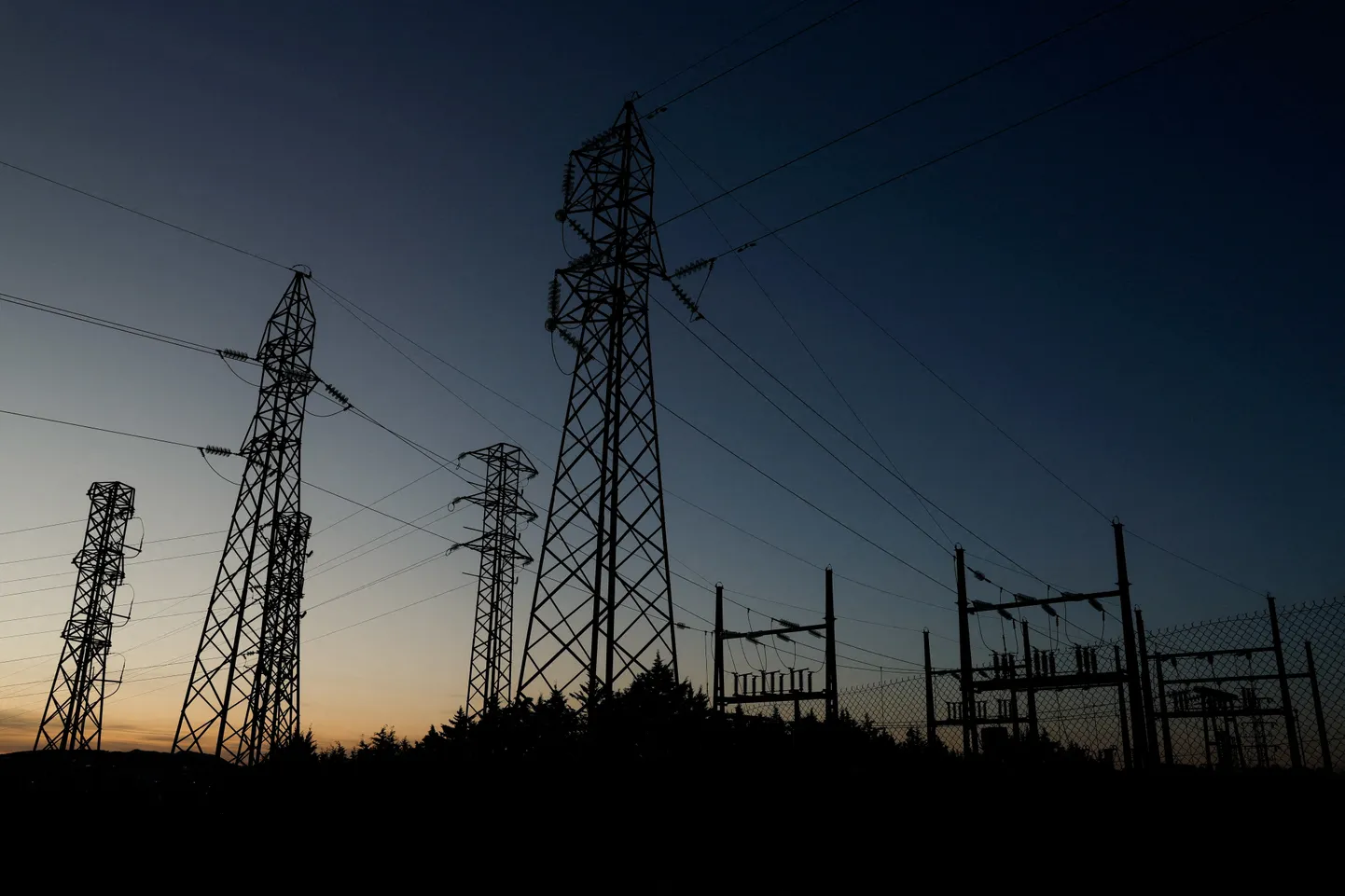 Elektriliinid Ronda lähedal Hispaanias suure elektrikatkestuse ajal. Mis võis võrgu rivist välja viia? Nüüd on hakanud ilmuma põhjalikumad uuringud, millest on ehk meilgi õppida.