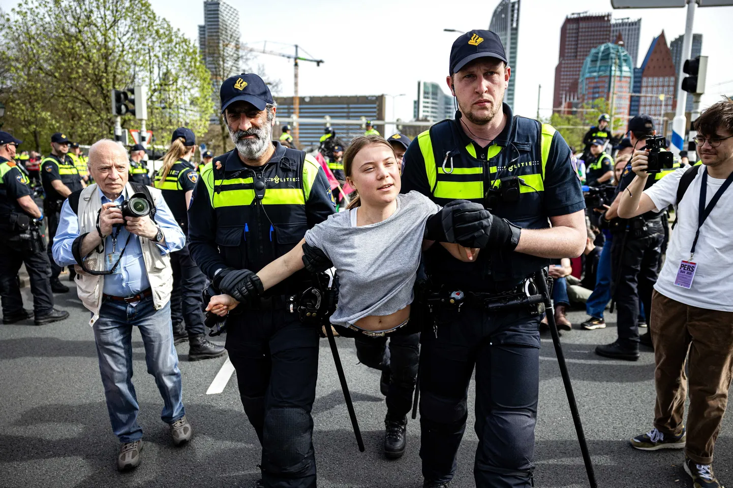 Hollandi politsei pidas kinni kliimaaktivisti Greta Thunbergi. 6. aprill 2024.