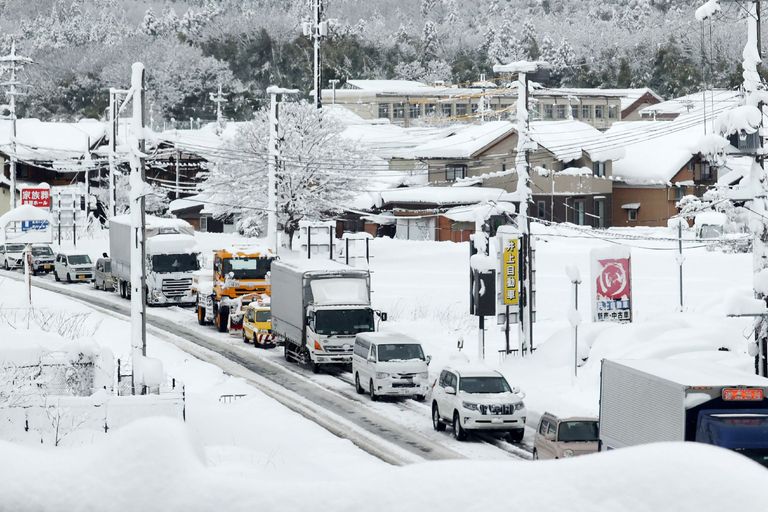 Lumine Jaapani linn Toyama, mis on Toyama prefektuuri keskus