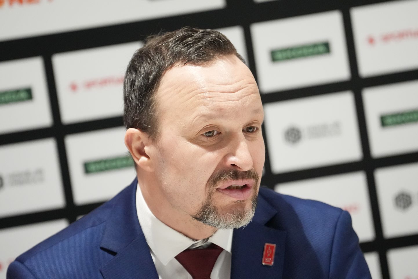 Latvijas U-18 hokeja valstsvienības galvenais treneris Oļegs Sorokins