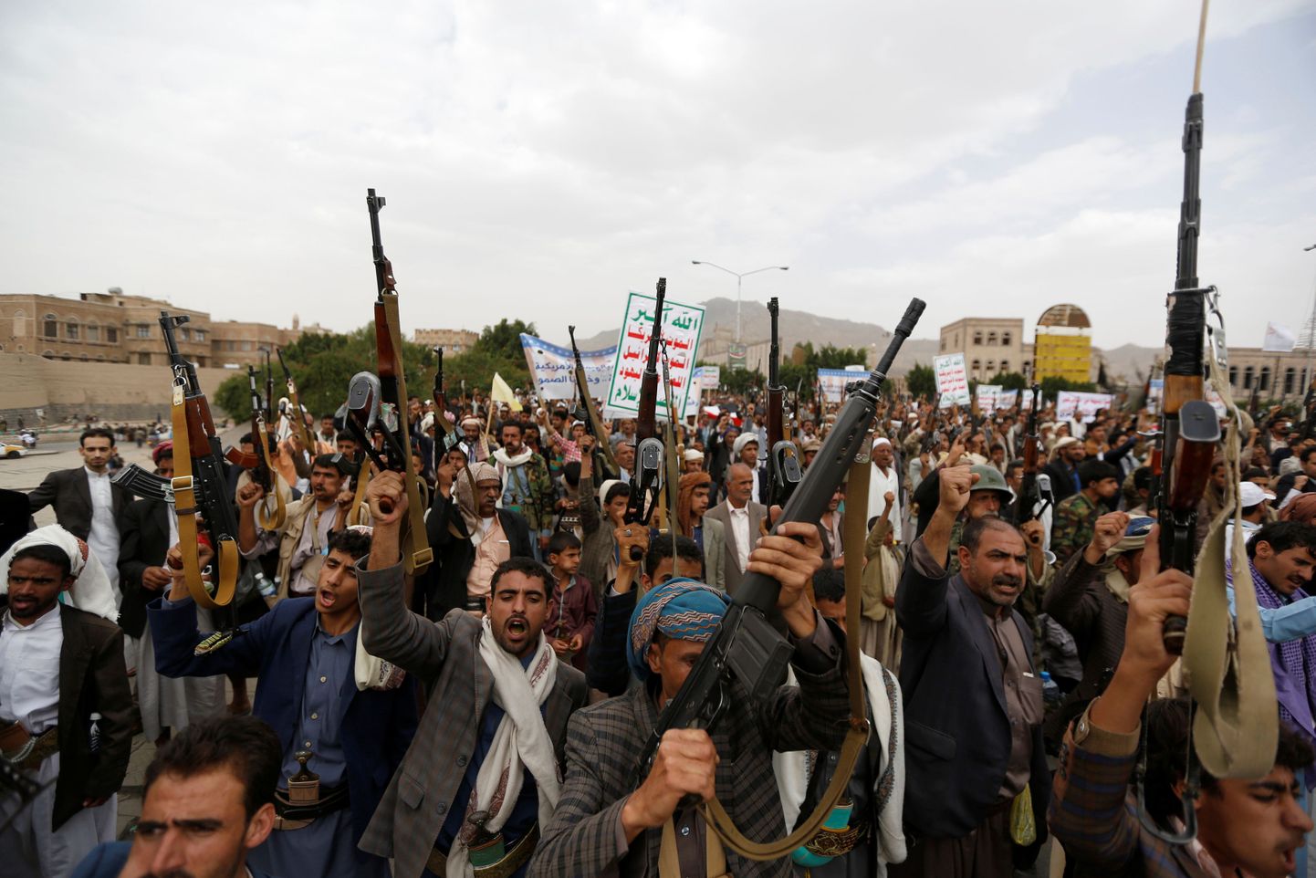 Huthiliikumise toetajad meeleavaldusel Sanaas.