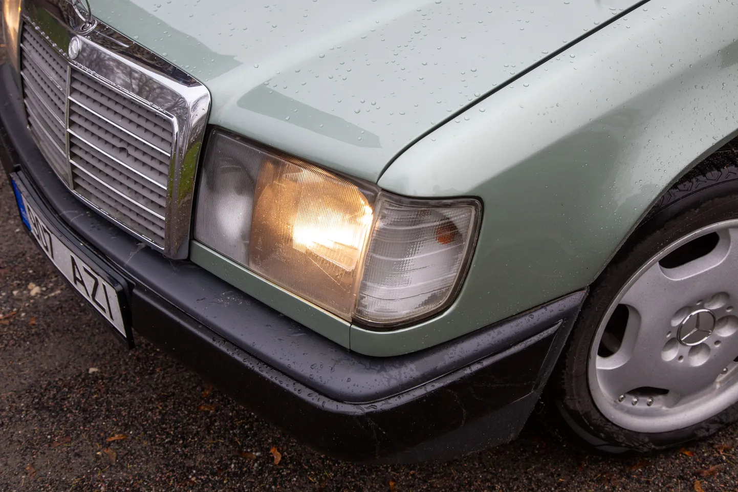 Vana Mercedes-Benz sõiduauto. Pilt on illustratiivne.