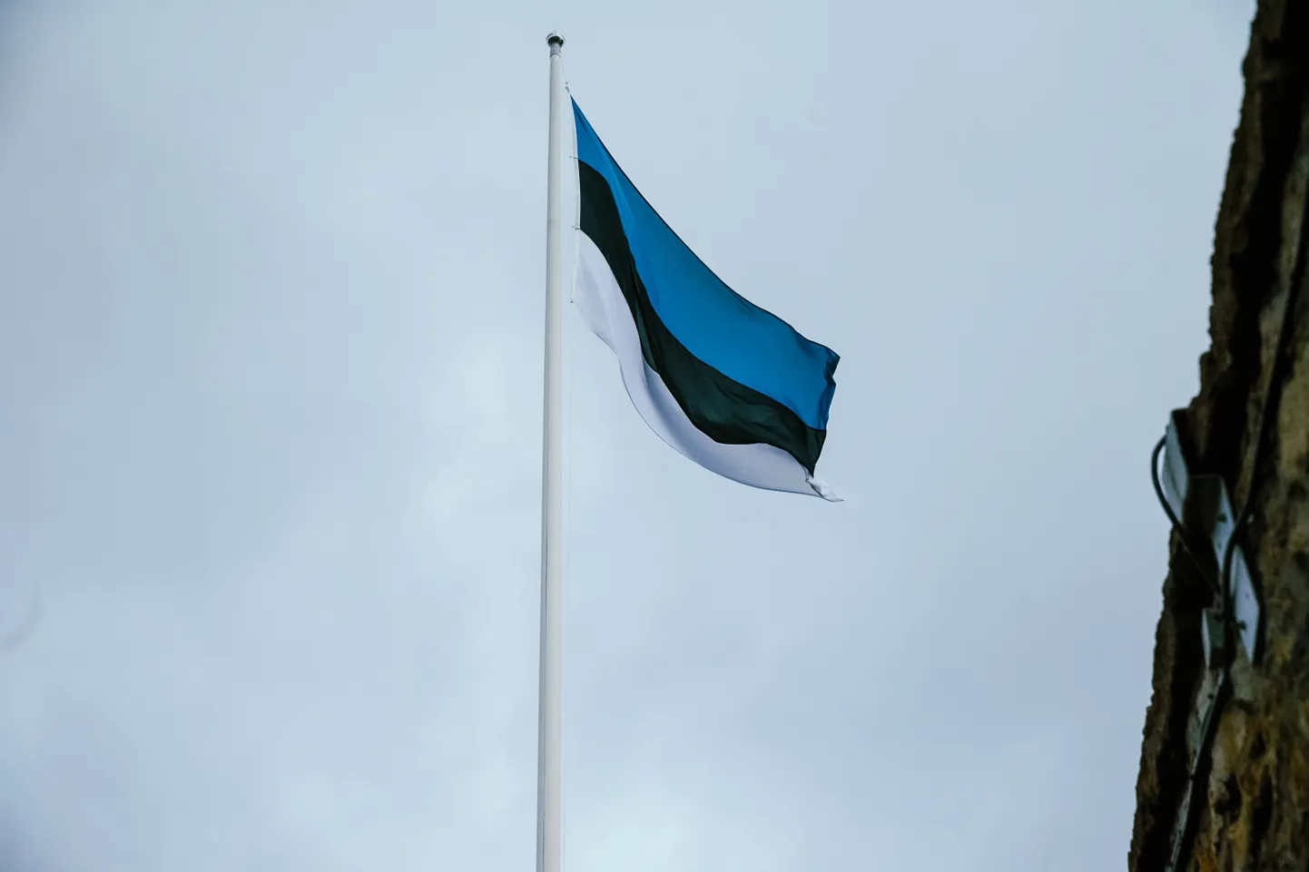 24. veebruari varahommikul heisatakse paljudes Ida-Virumaa paikades pidulikult Eesti lipp.
