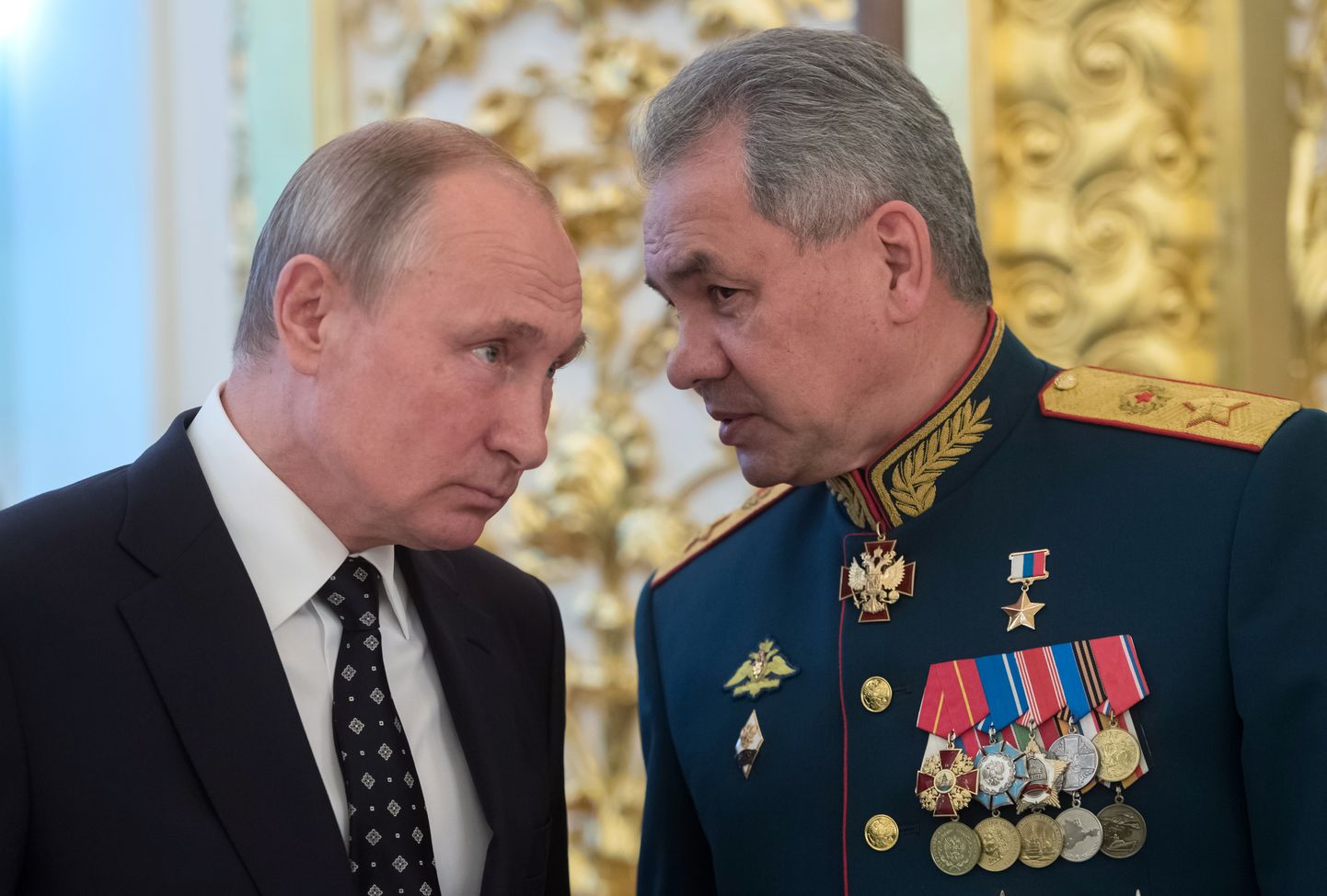 Venemaa president Vladimir Putin (vasakul) ja kaitseminister Sergei Šoigu.