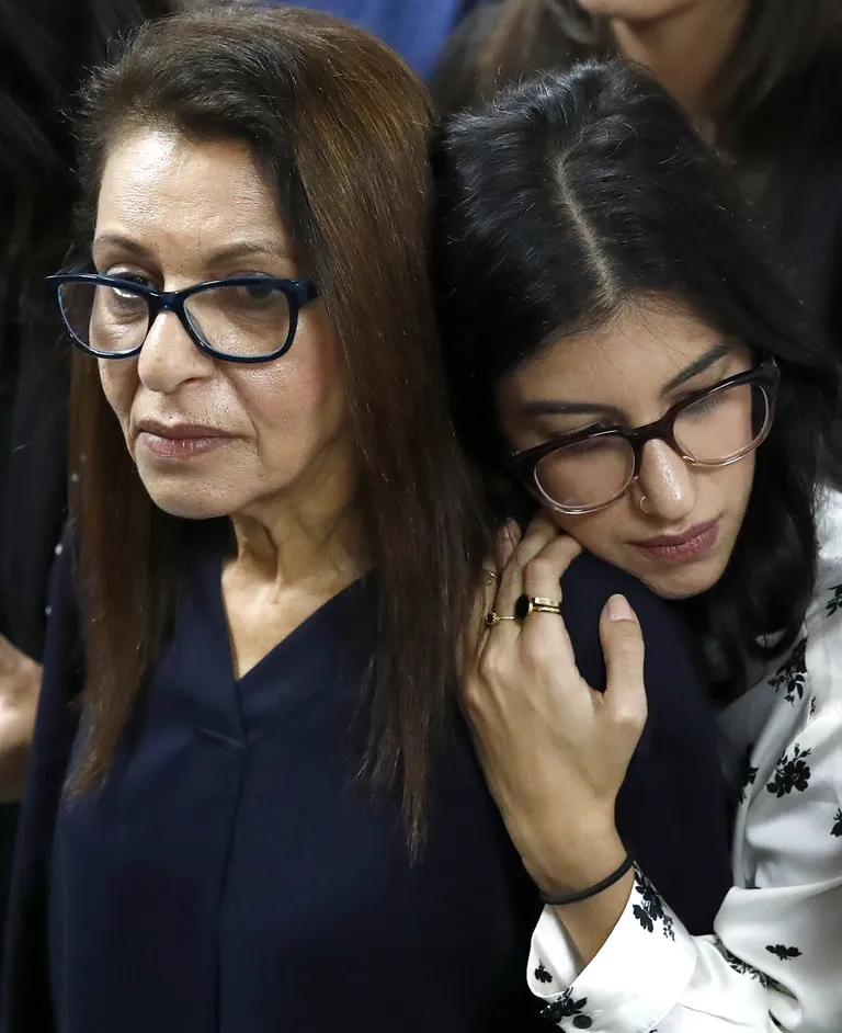 Naama Issachari ema Yaffa Issachar ja õde Liad Goldberg neljapäeval toimunud kohtuistungil.