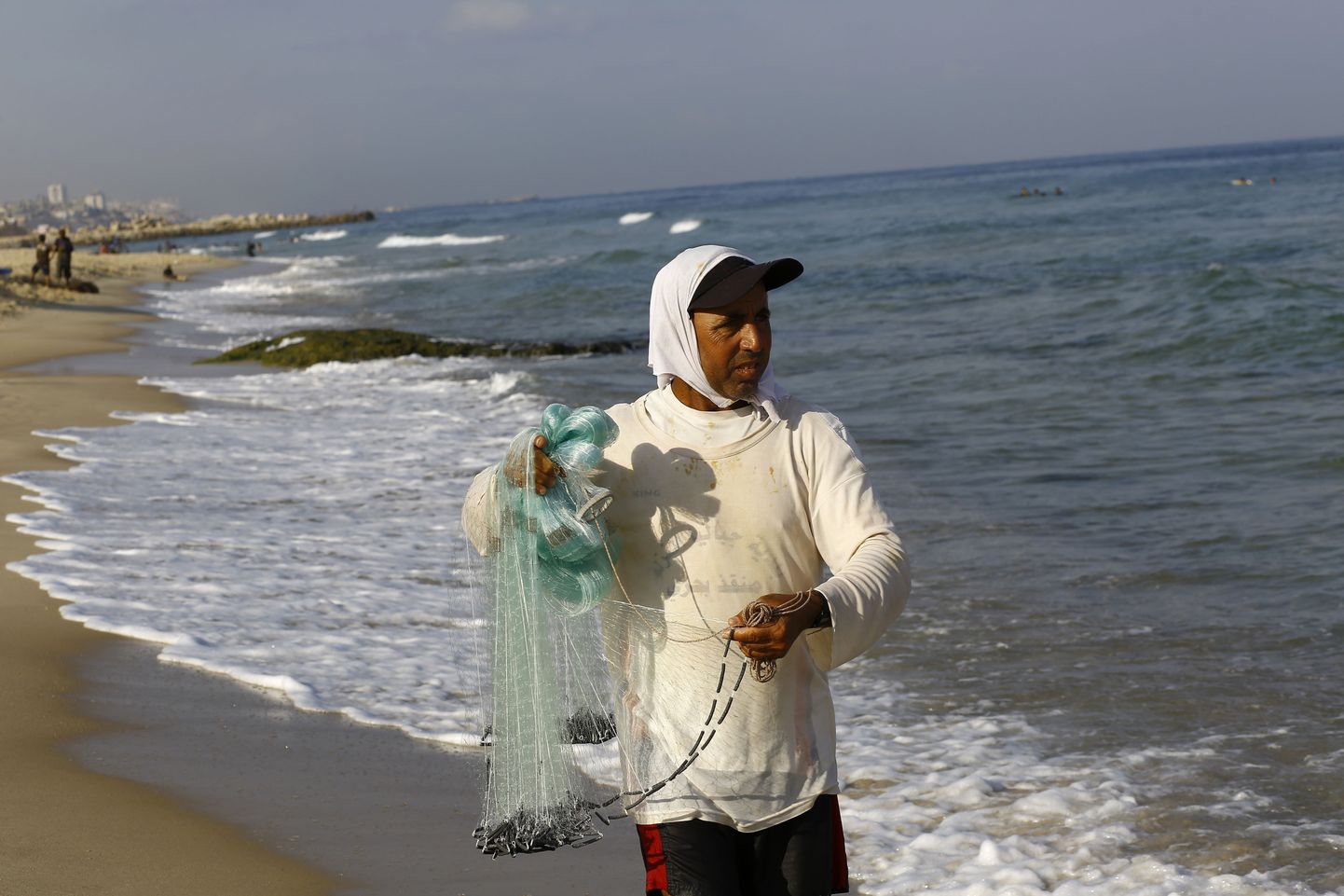 Palestiinlasest kalamees 2017. aastal Gaza sektori põhjaosas Beit Lahia rannas.