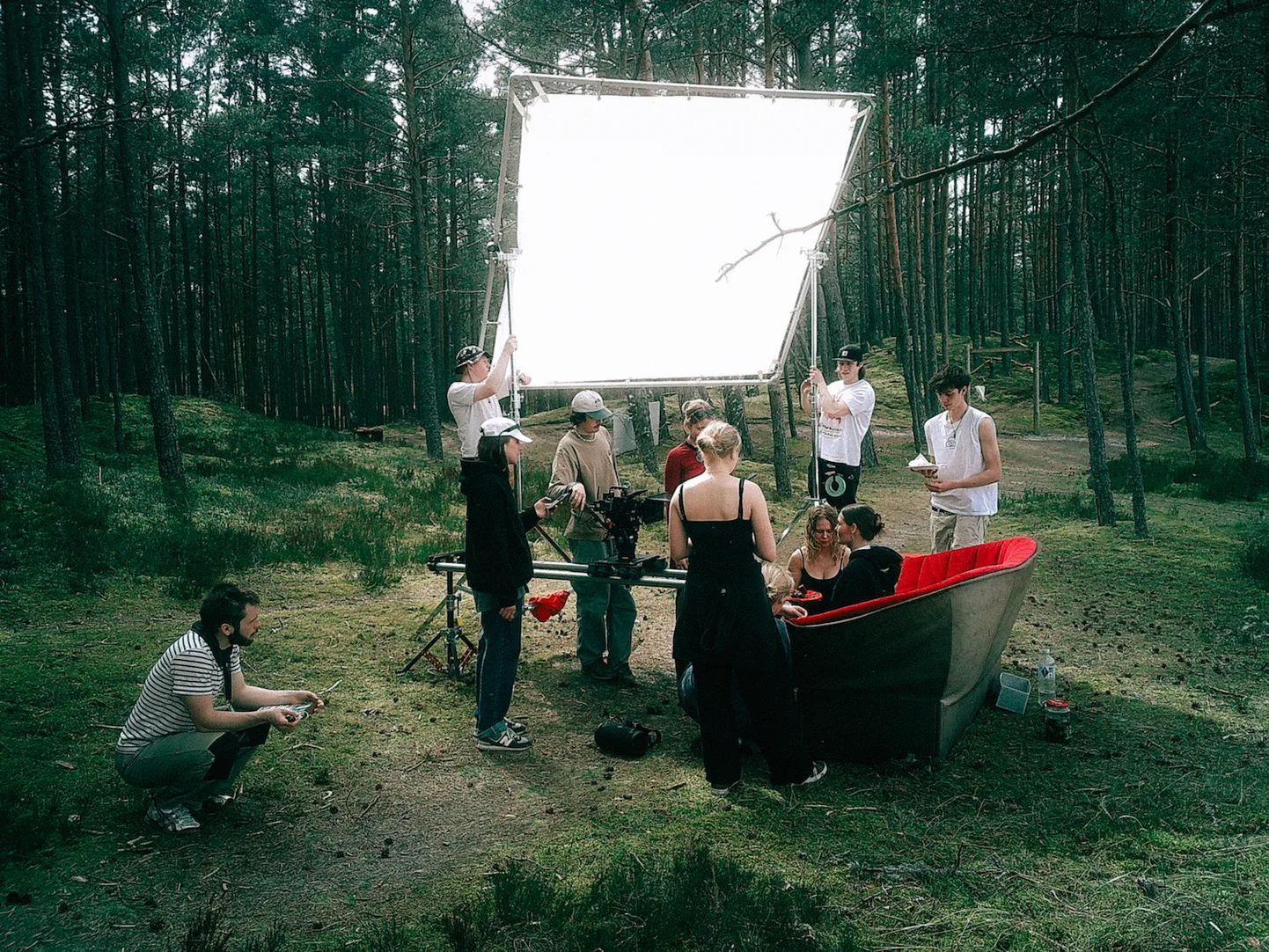 Reperes Revolūcijas mūzikas video "pieklājības pēc" uzņemšanas laukumā.