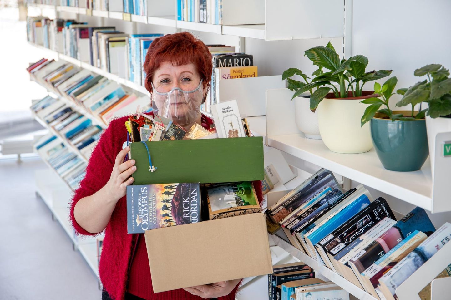 Pärnu keskraamatukogu raamatukoguhoidja Külli Lorentsi sõnul on aastate jooksul unustatud tagastatud teoste vahele väga palju asju, millest enamiku on nad alles hoidnud.