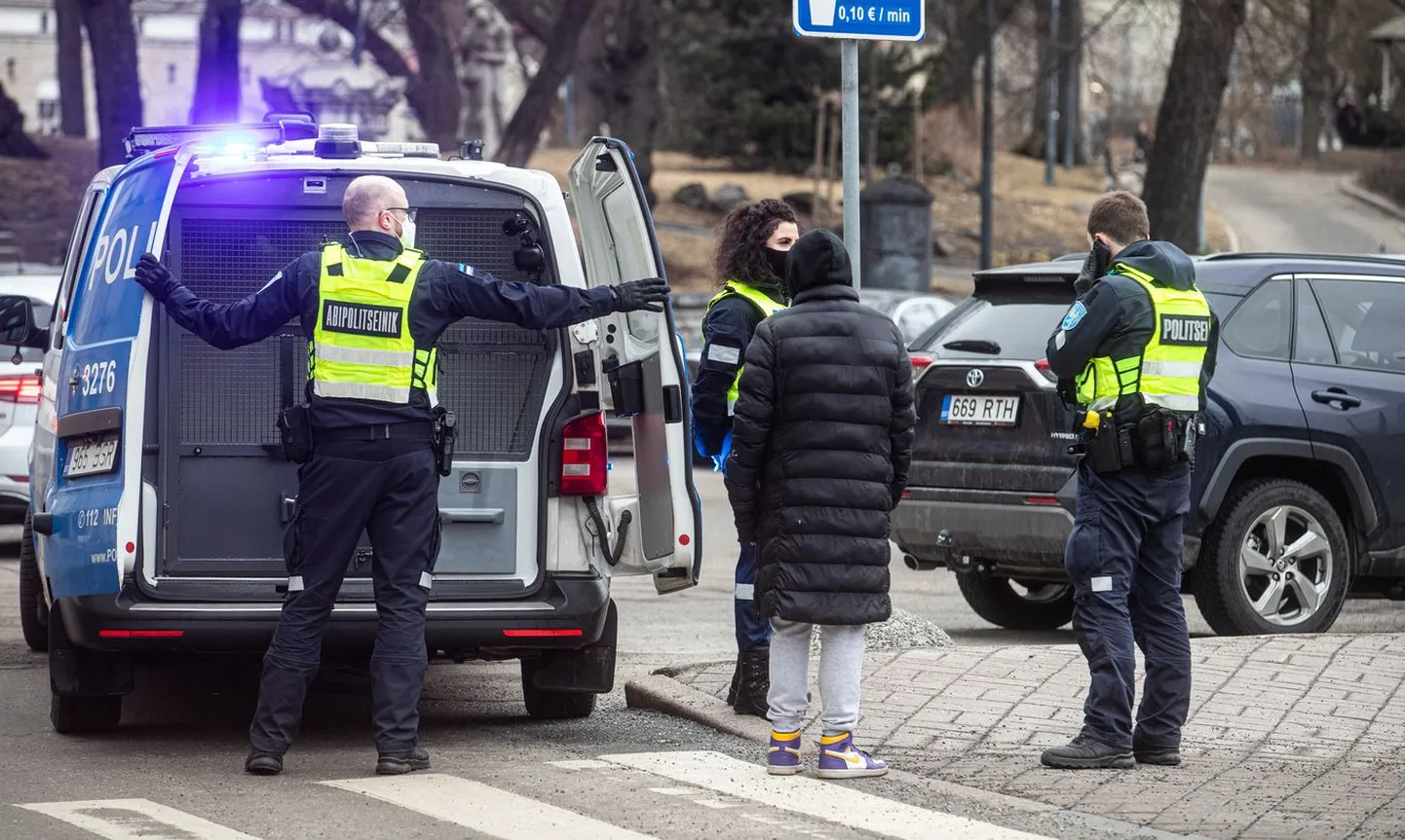 Полиция задержала в центре Таллинна мужчину, который стрелял из воздушки.