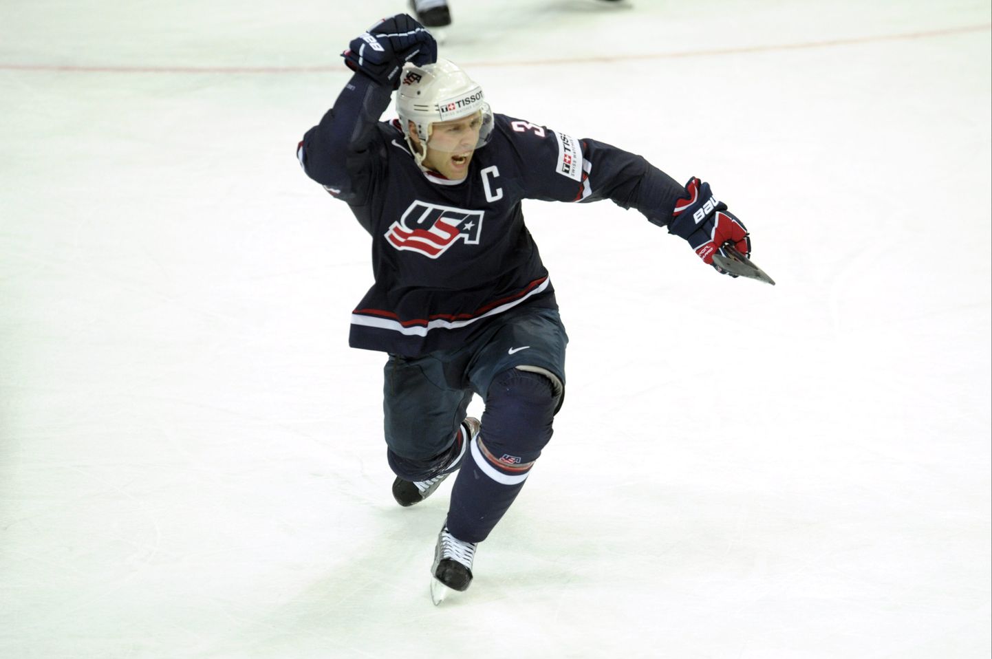 Ühendiriikide hokimängija Jack Johnson on esindanud maailmameistrivõistlustel ka USA rahvuskoondist.