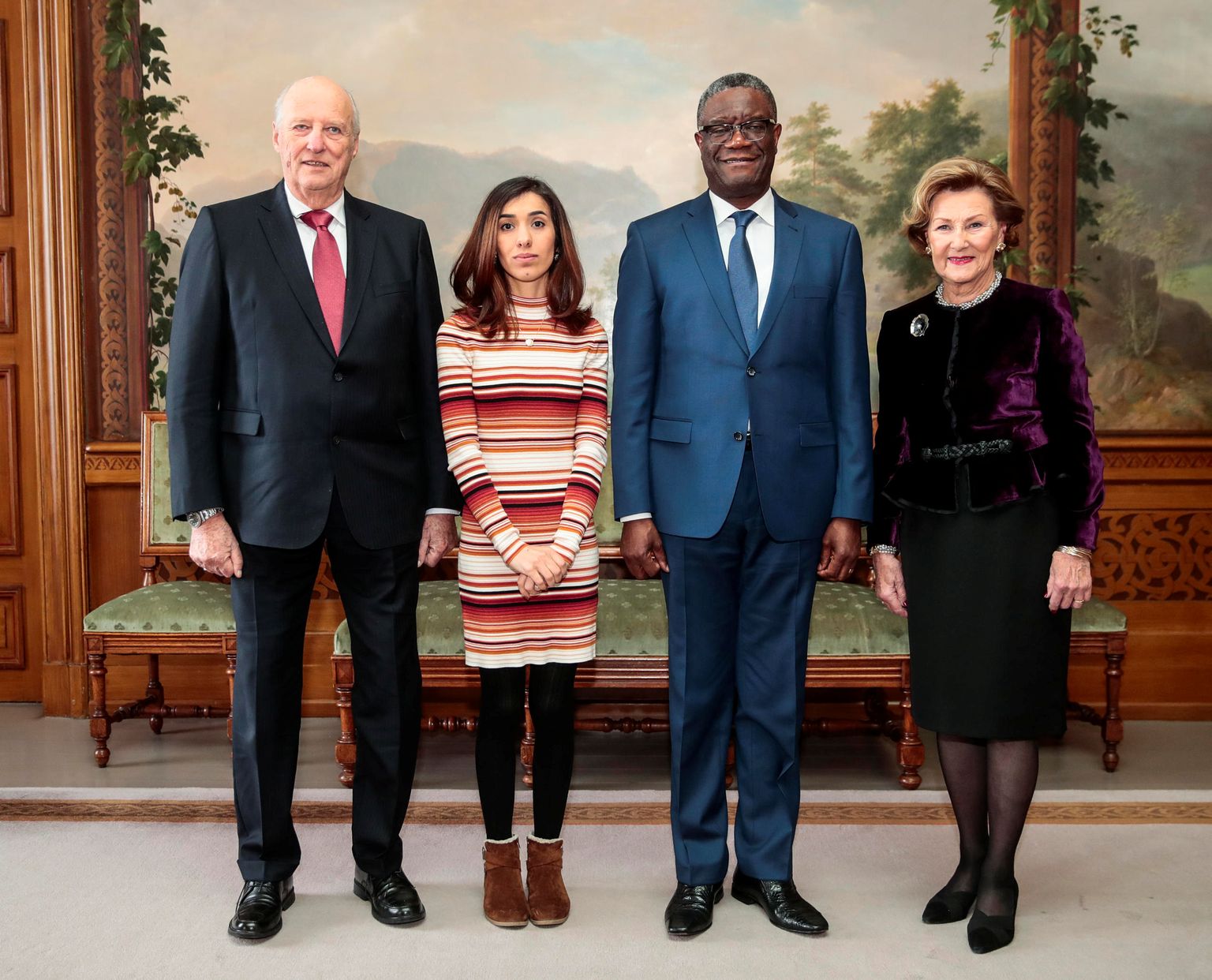 Надя Мурад и Денис Муквеге с королем Норвегии Харальдом и его супругой Соней в Осло.