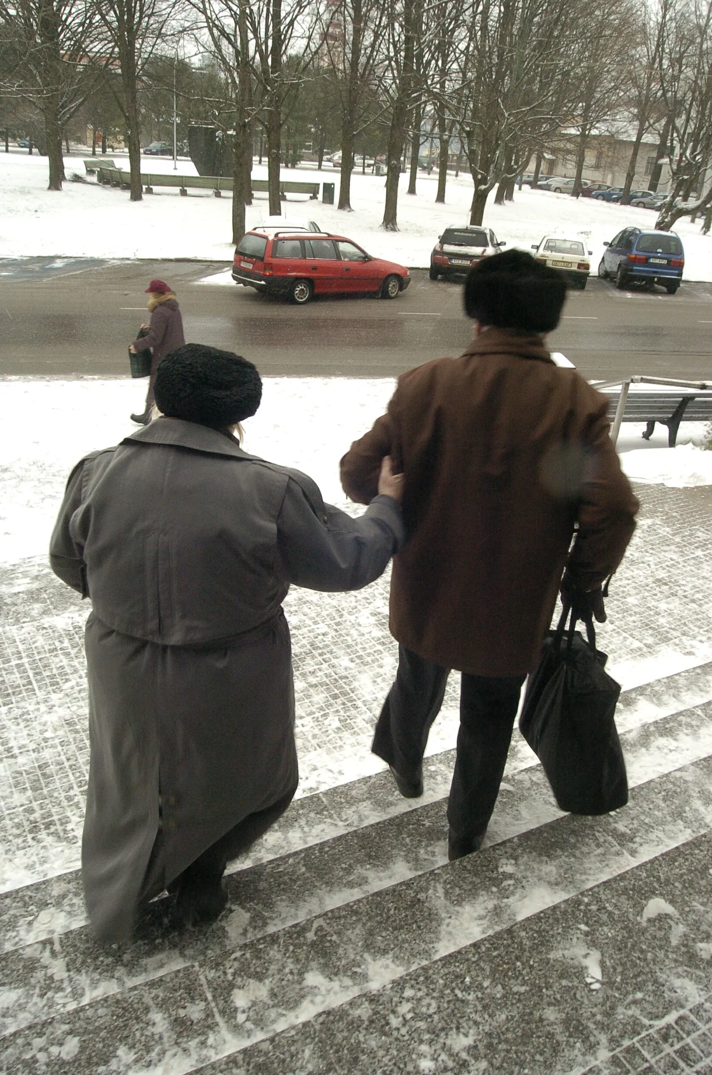 Viis last üheskoos ja teineteist toetades üles kasvatanud paar pidi vanaduspõlves lapsi veel jagama hakkama. Foto on illustratiivne.