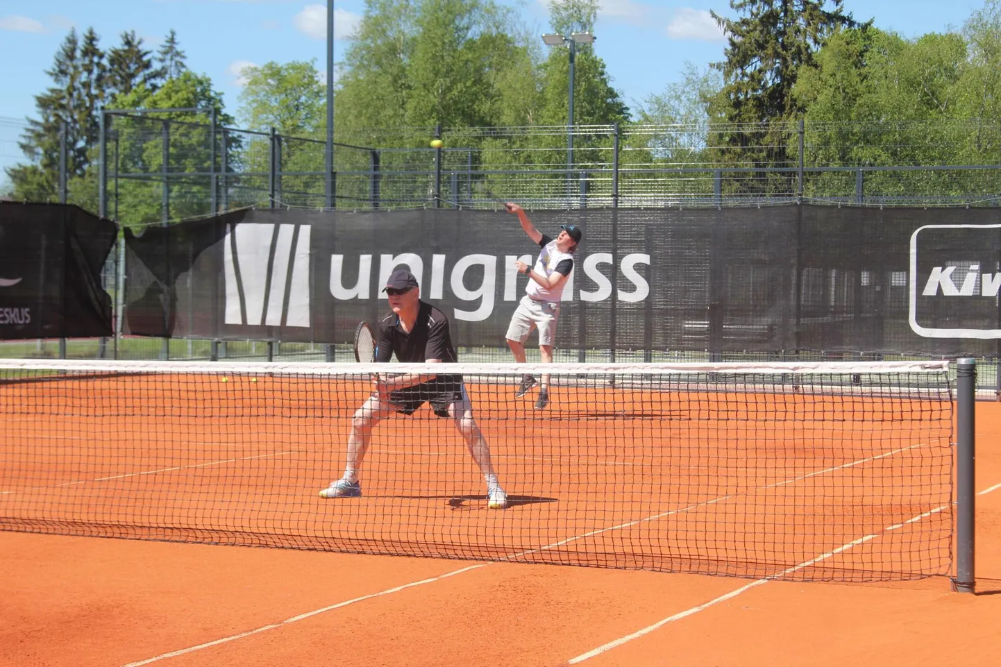Paide tenniseväljak ootab harrastajaid harjutama.