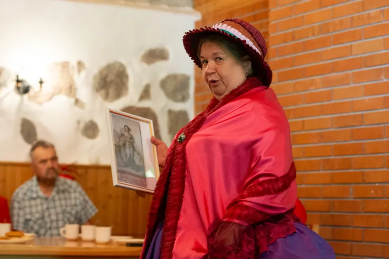 Ивика Майдре выступит в Кохтла-Ныммеском народном доме с моноспектаклем "Вдова полковника". 