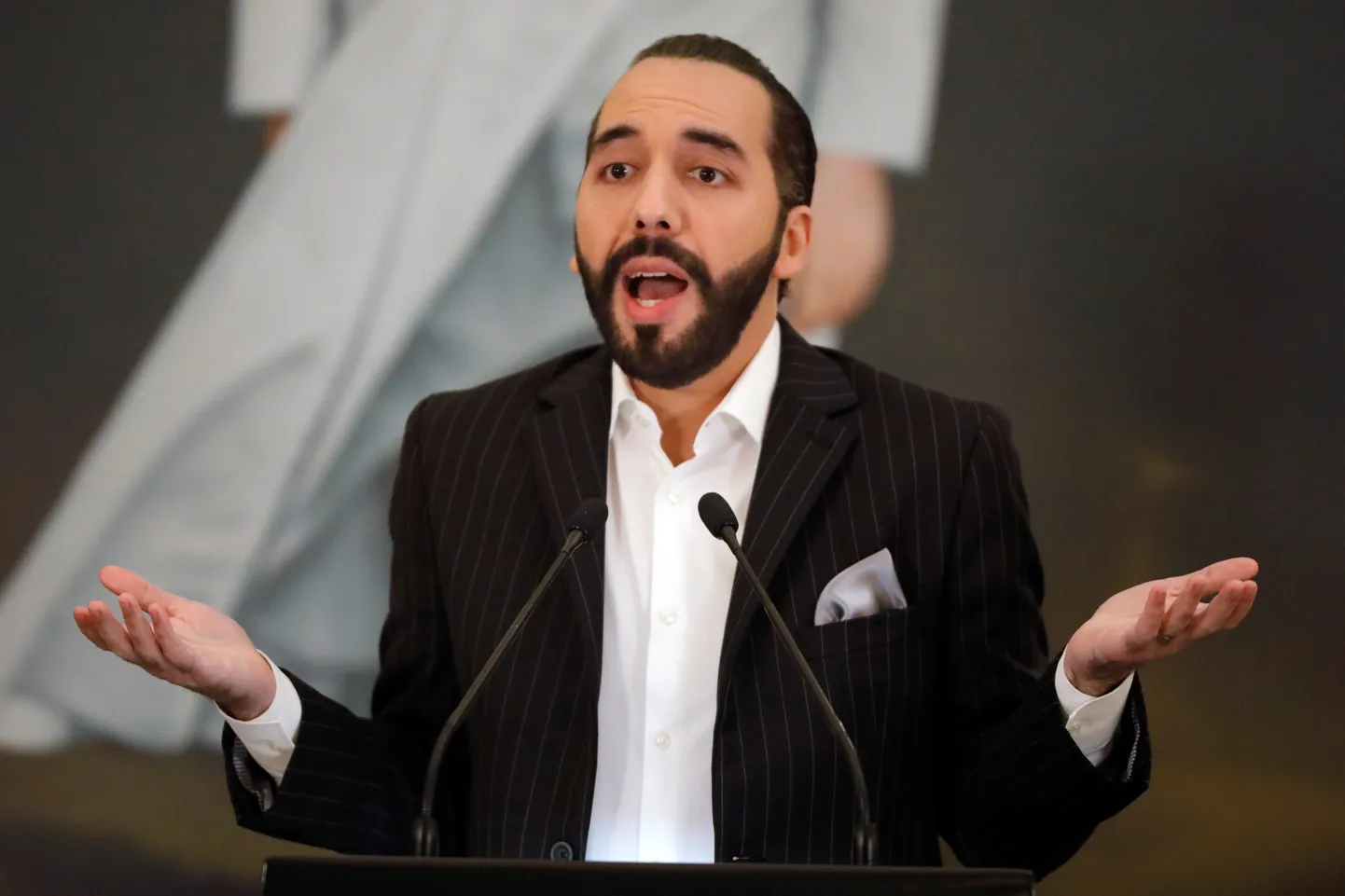 El Salvador president Nayib Bukele konverentsil esinemas