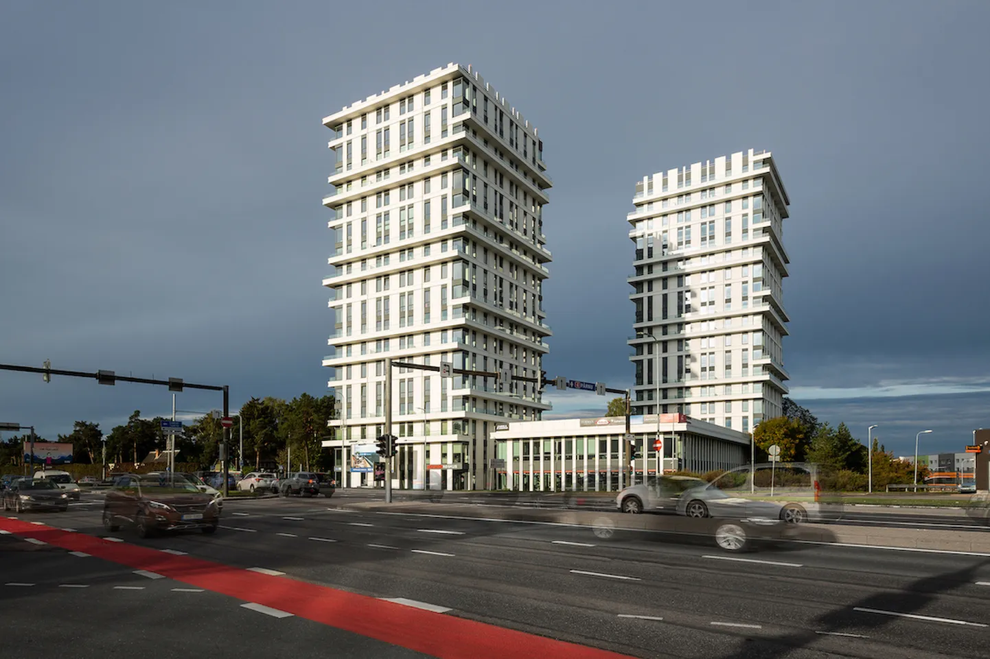 Järve tornid, äripindadega korterelamud, Järve 2, Tallinn. Arhitekt: Martin Aunin (Martin Aunin, Marti Kahu, Margid Saar, Martin Melioranski)
