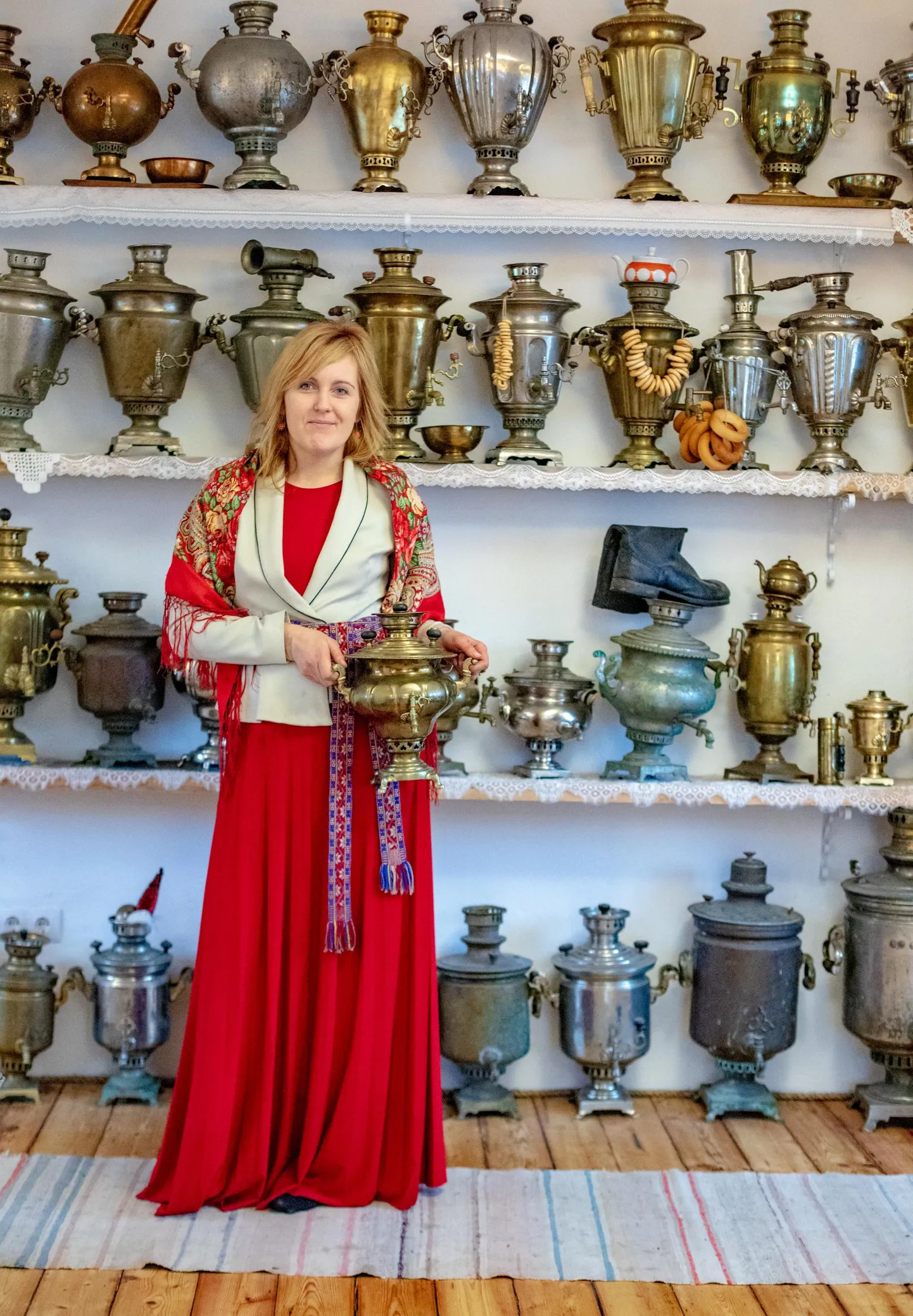 Samovarimaja perenaise Herling Mesi kogus on üle saja samovari.