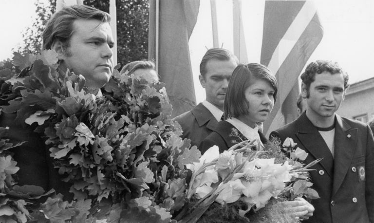 NSV Liitu esindanud eestlaste tagasitulek 1972 Müncheni olümpialt – (vasakult) Jaan Talts, Svetlana Tširkova ja Georgi Zažitski.