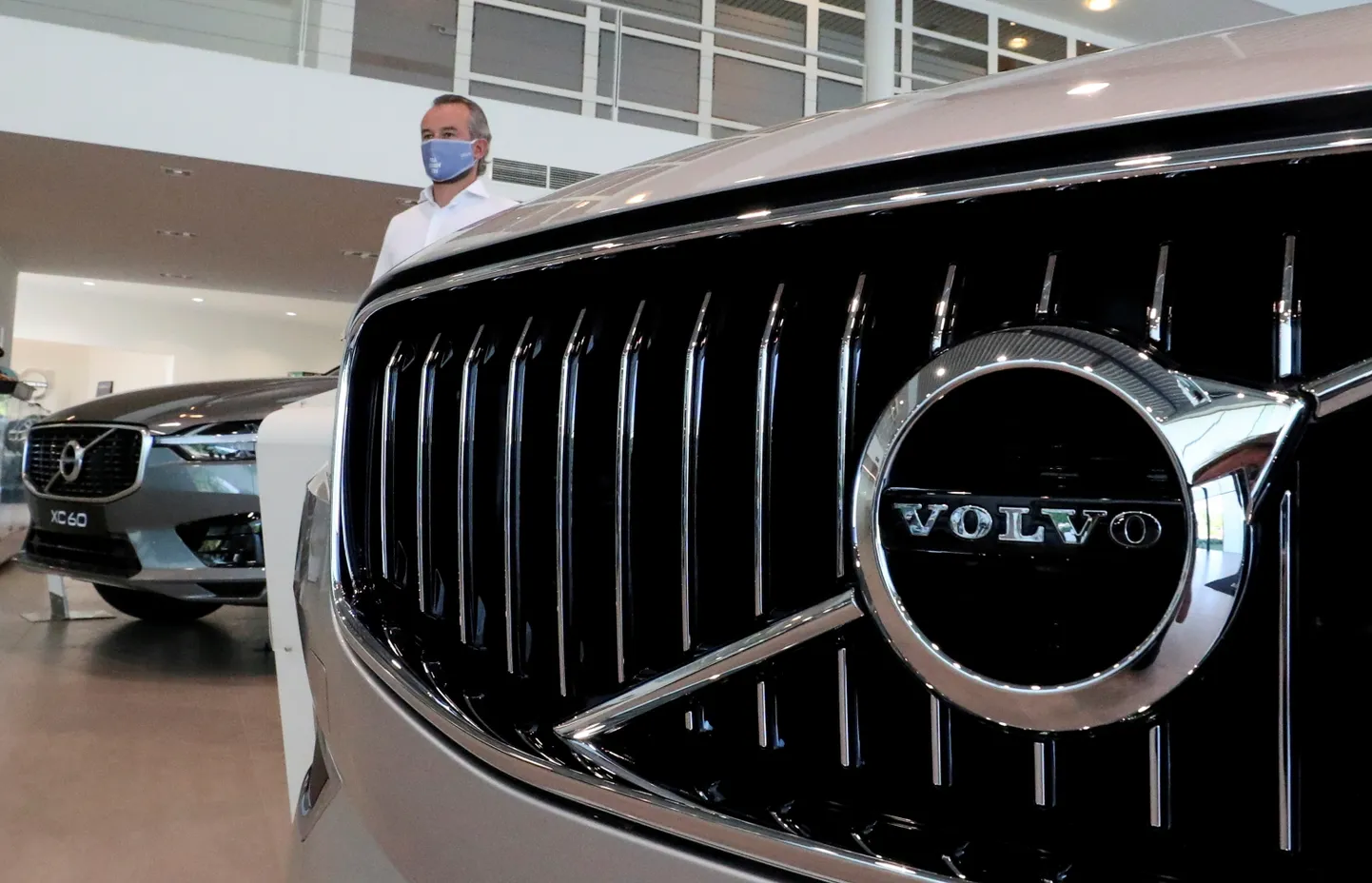Автомобиль Volvo.
