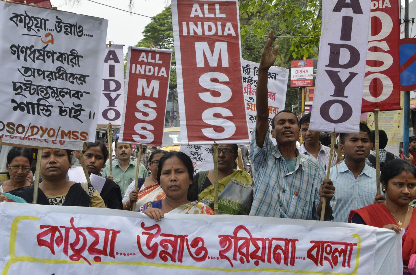India aktivistid nõuavad võimudelt meetmeid vägistamiste vastu meeleavaldusel Siliguris.