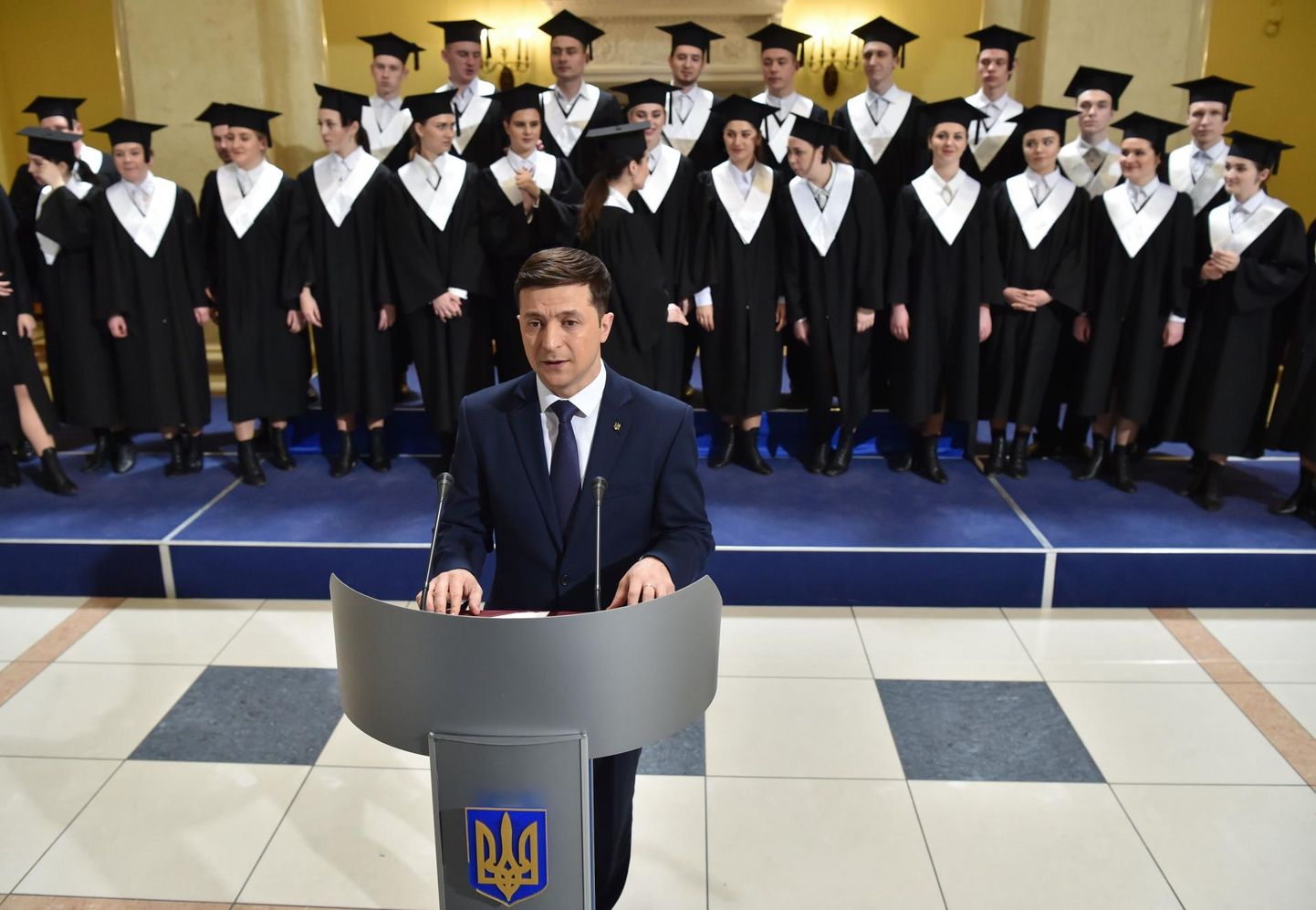 Ukraina näitleja Volodõmõr Zelenskõi mängib telesarjas «Rahva teener» Ukraina presidenti. Kui teoks peaks saama suurüllatus, võib ta riigipeaks tõusta ka päriselus.