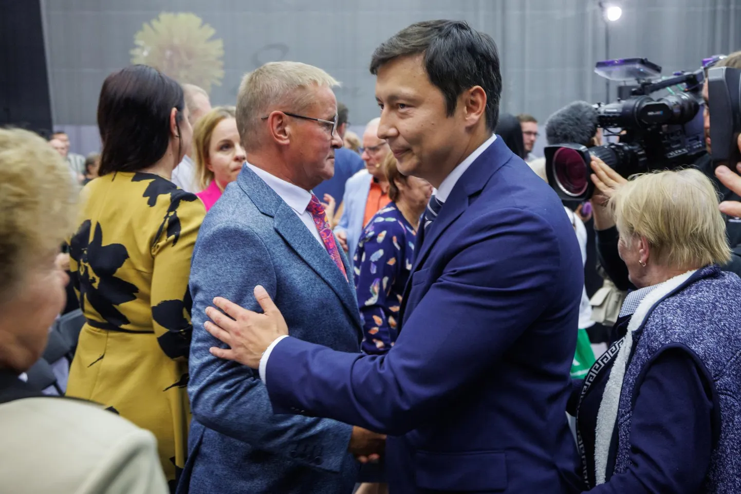 Ainsa niinimetatud vastasleeri esindajana kuulub Mihhail Kõlvarti (paremal) juhitava Keskerakonna aseesimeeste sekka Jaak Aab, kes jätkab ka Viljandimaa piirkonna juhina.